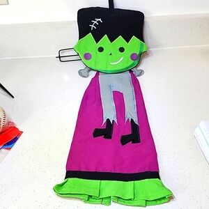 Hanging Kitchen Towel with a pot holder New no tags